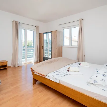 Family-friendly With Swimming Pool Drage - Biograd - 23790 * Pakoštane